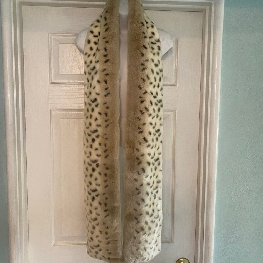 Adrienne Landau faux fur scarf NWOT latch closures super soft 84" long